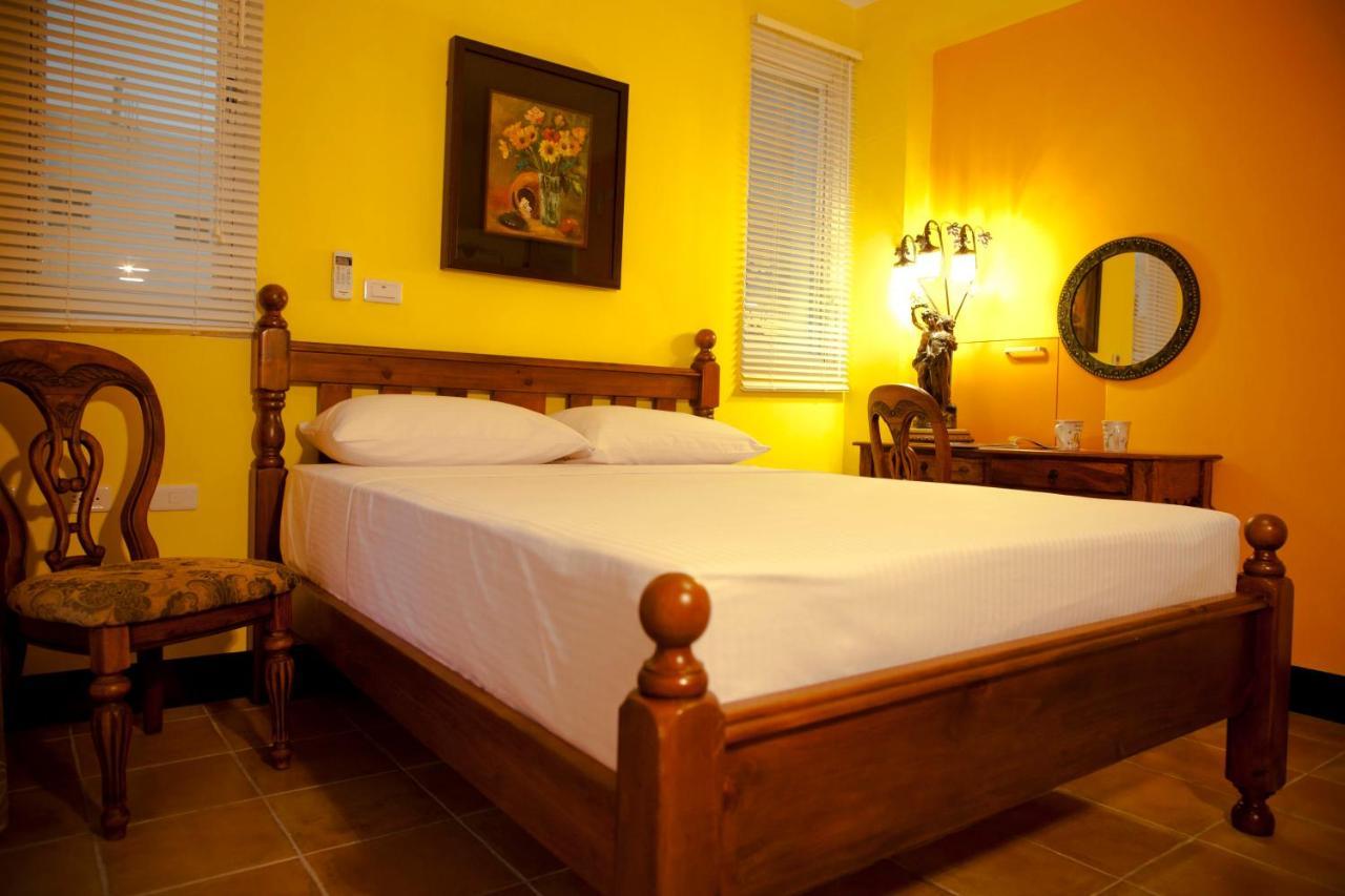 Alongs Garden Bed and Breakfast Heng-ch'un Esterno foto